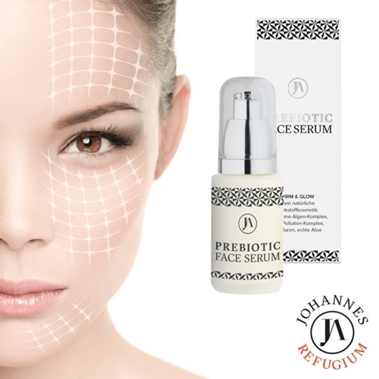Symbolbild eines Gesichts einer Frau mit weißem Gittermuster über der Haut, daneben eine Anti-Aging-Serum der Johannes Apotheke mit Johannes-Refugiu-Logo